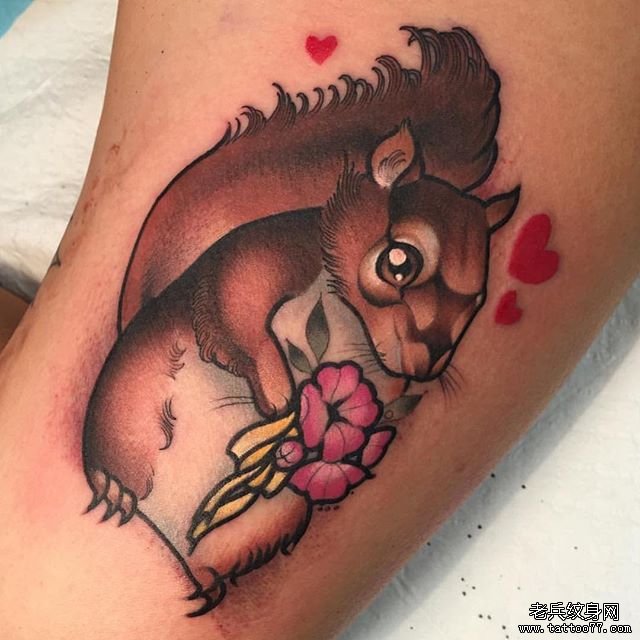 手臂卡通松鼠纹身