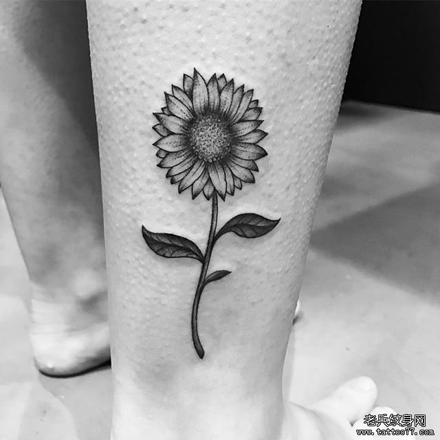 小腿向日葵纹身图案
