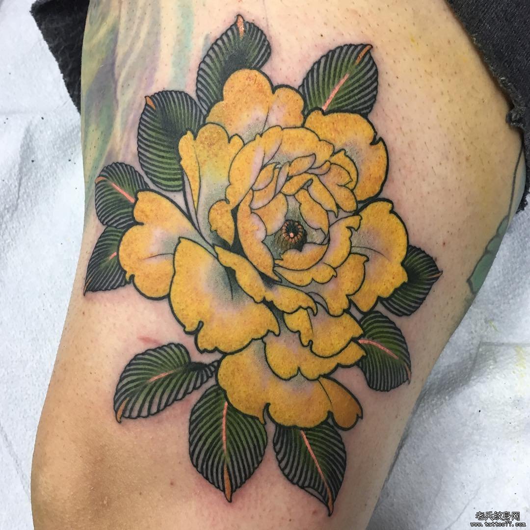 大腿菊花纹身