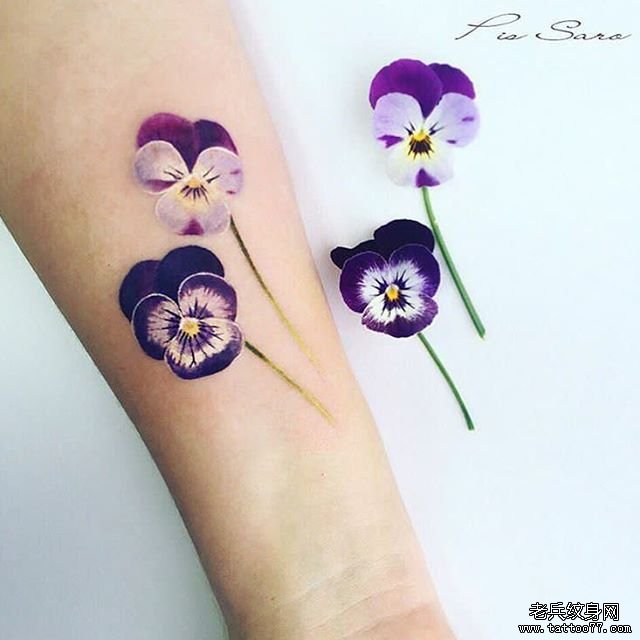 手腕小清新色彩花朵纹身图案