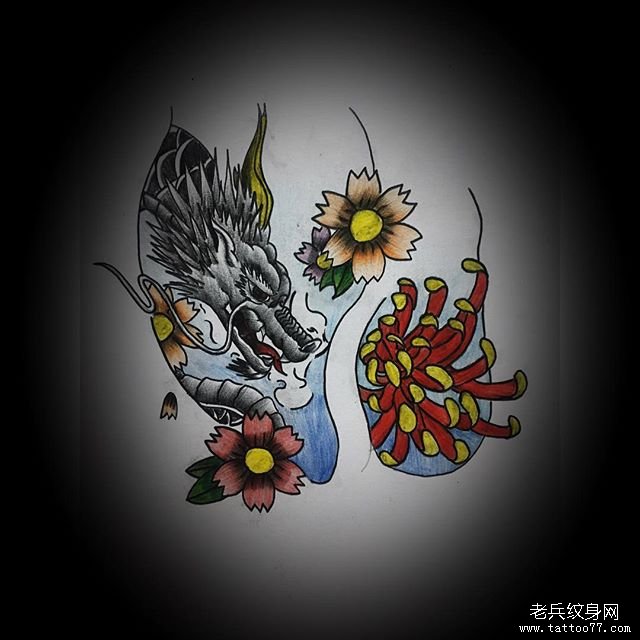 色彩狼菊花纹身图案