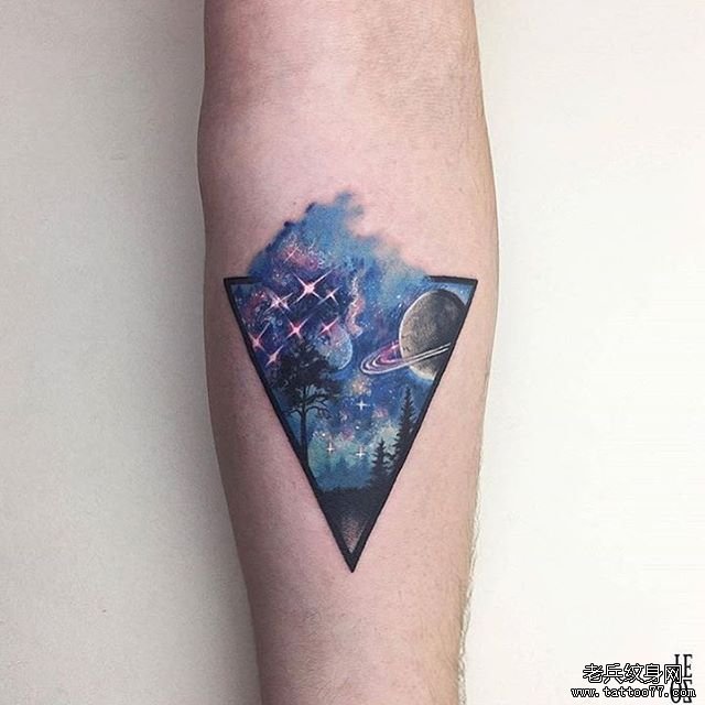 小臂几何泼墨星空纹身图案