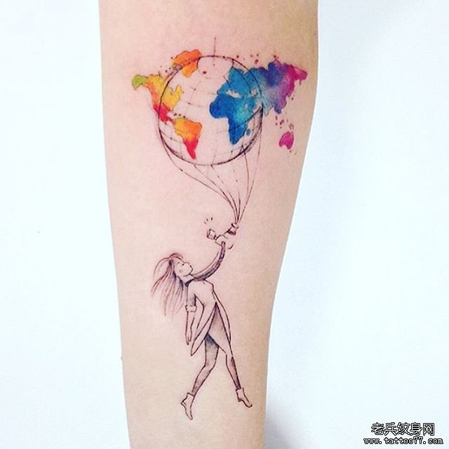小臂泼墨地球女孩纹身图案