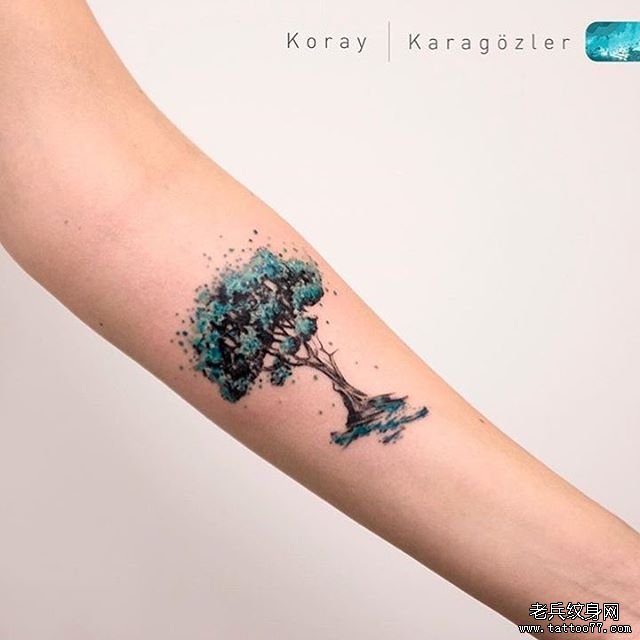 小臂色彩树纹身图案
