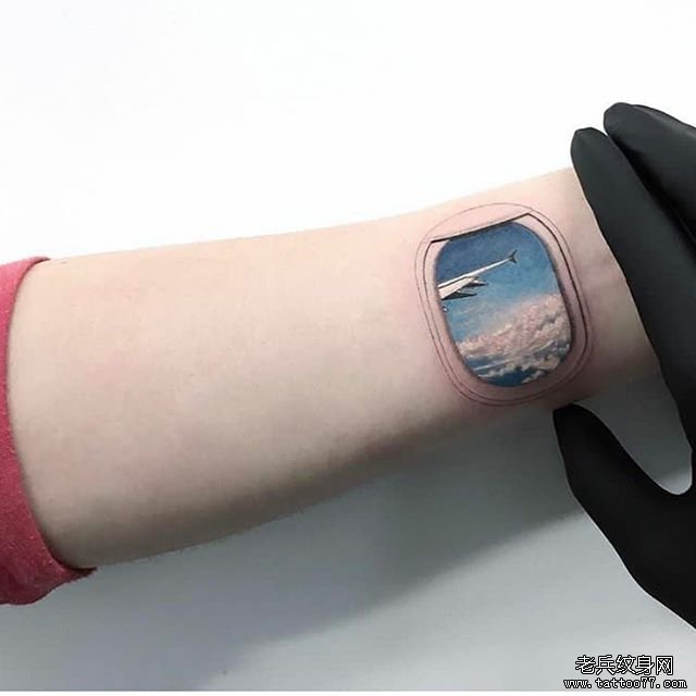 小臂小清新飞机窗户纹身图案