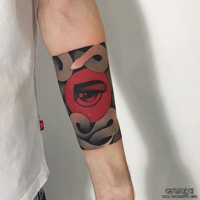 手臂个性抽象彩色纹身图案