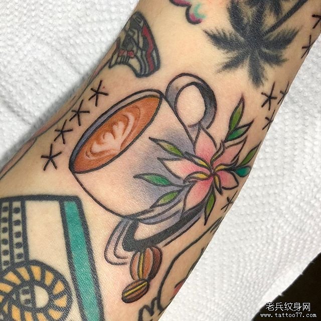 色彩咖啡纹身图案