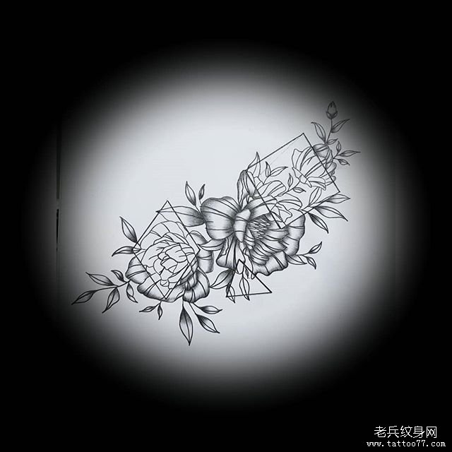 黑灰花朵纹身