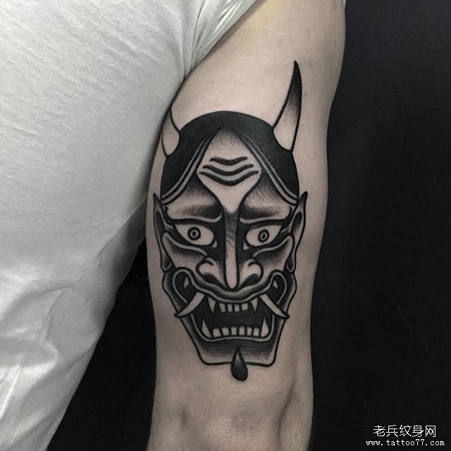 手臂个性黑灰般若纹身图案