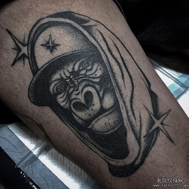 黑灰猩猩纹身