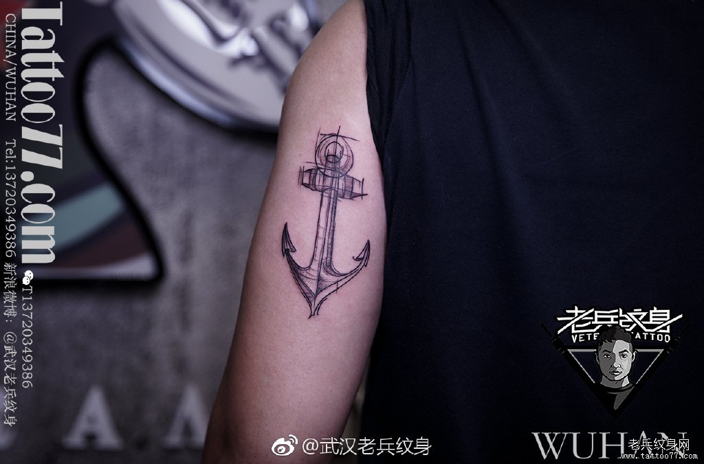 大臂内侧几何线条船锚纹身图案