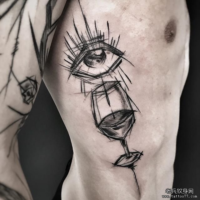 侧腰速写风格眼睛酒杯纹身图案