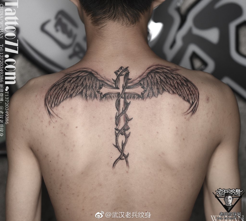 后背翅膀十字架纹身图案
