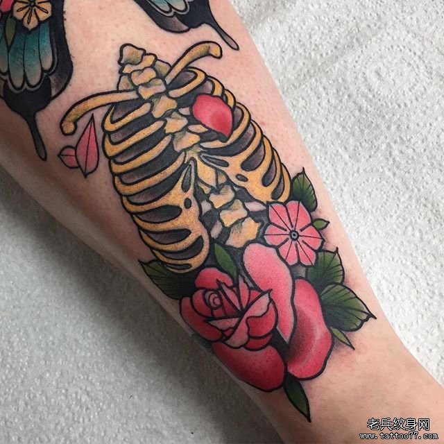 色彩骷髅玫瑰纹身