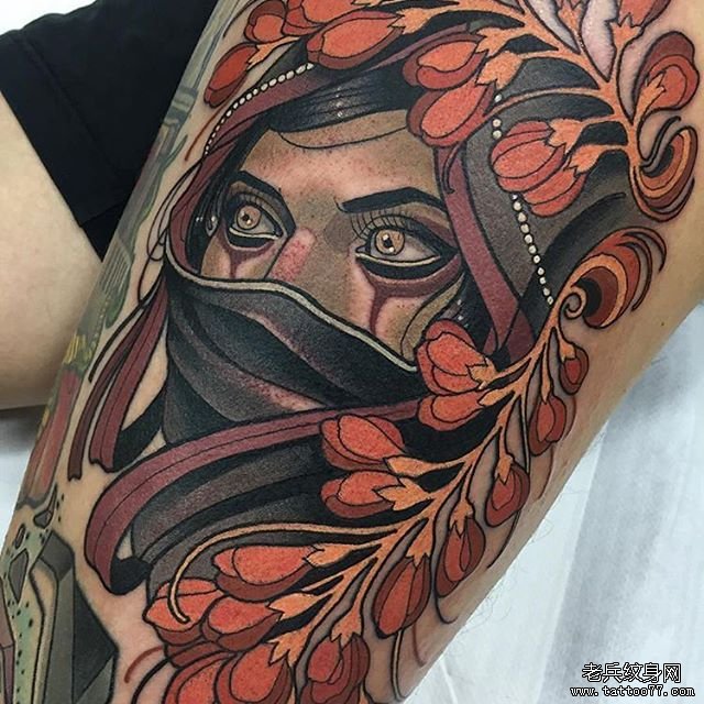 色彩女郎花朵纹身