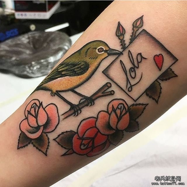 色彩小鸟花朵纹身