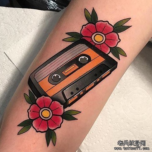 色彩磁带樱花纹身