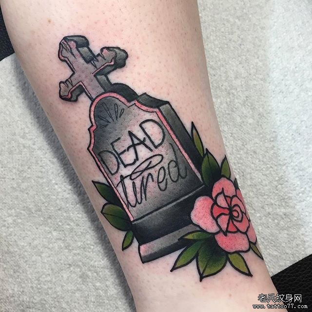 色彩石碑玫瑰纹身