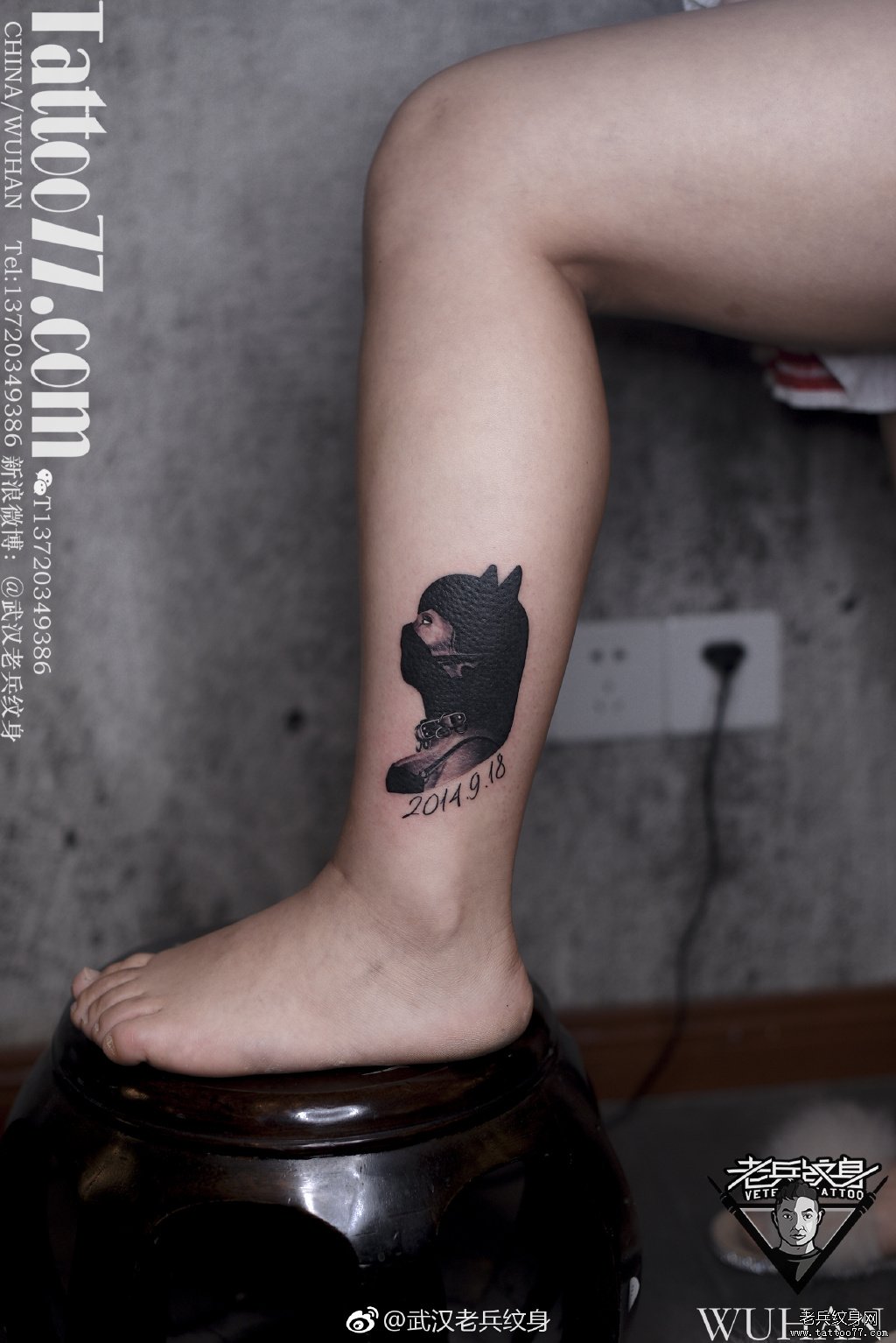 小腿黑灰猫人纹身图案