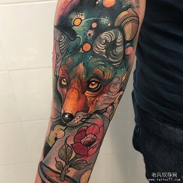 色彩狐狸星空纹身图案