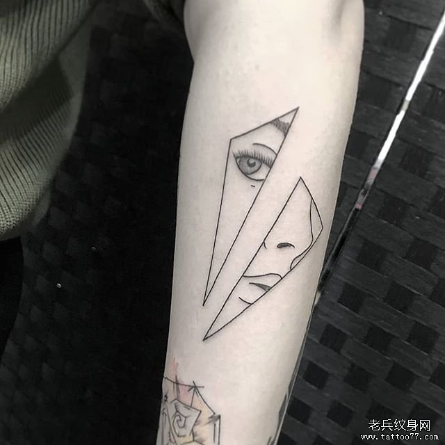 几何脸部纹身图案