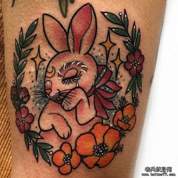 色彩兔子花环tattoo