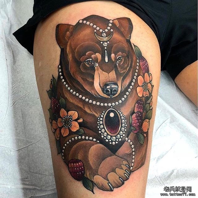 色彩熊大腿纹身图案