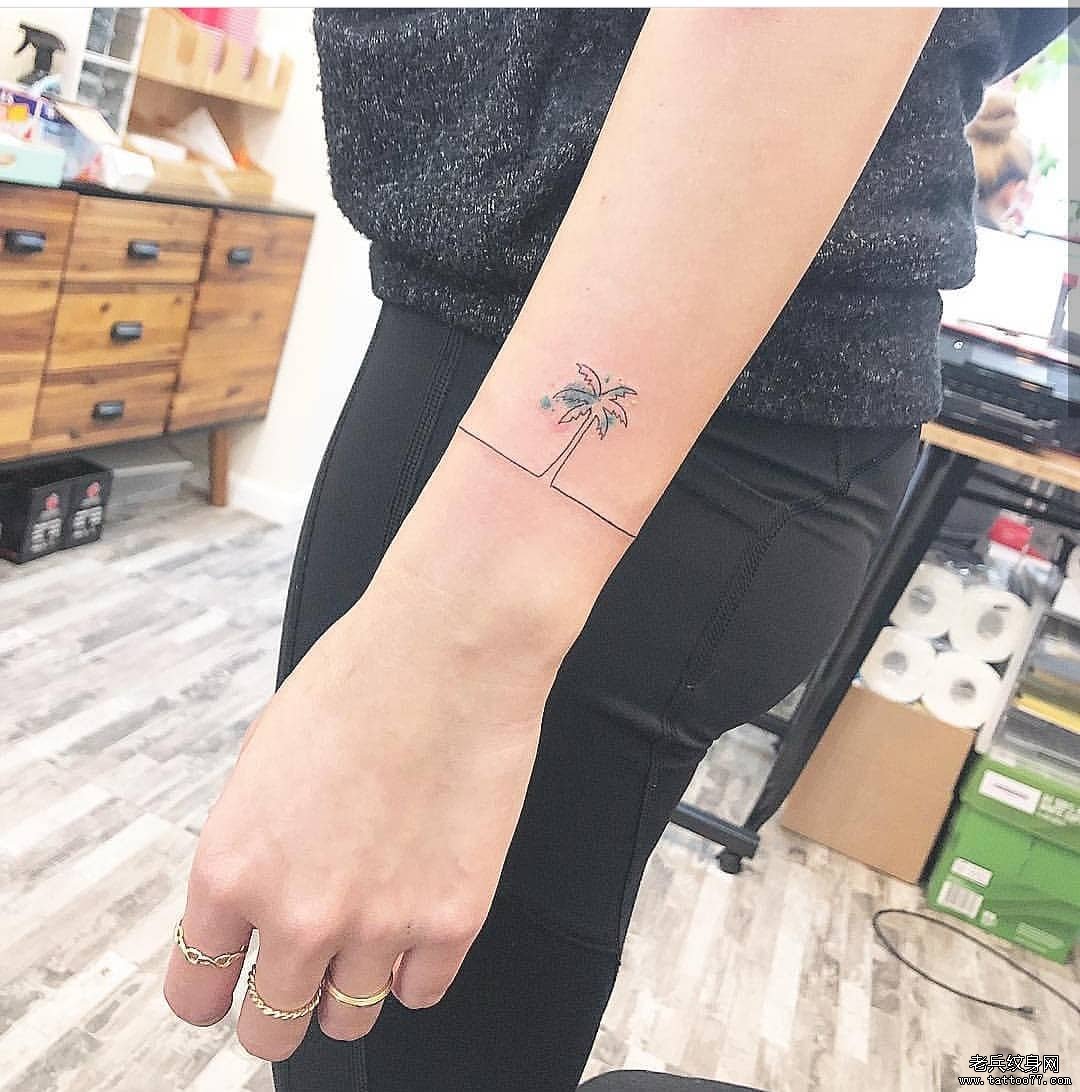 小臂小清新椰树纹身图案