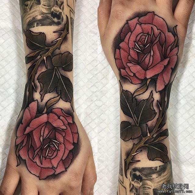 色彩玫瑰手臂纹身