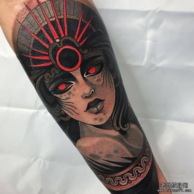 色彩女郎手臂纹身