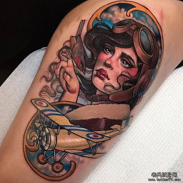 小腿彩色女郎纹身图案