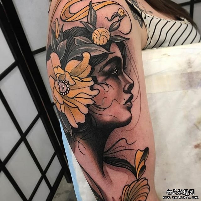 大臂女郎纹身图案