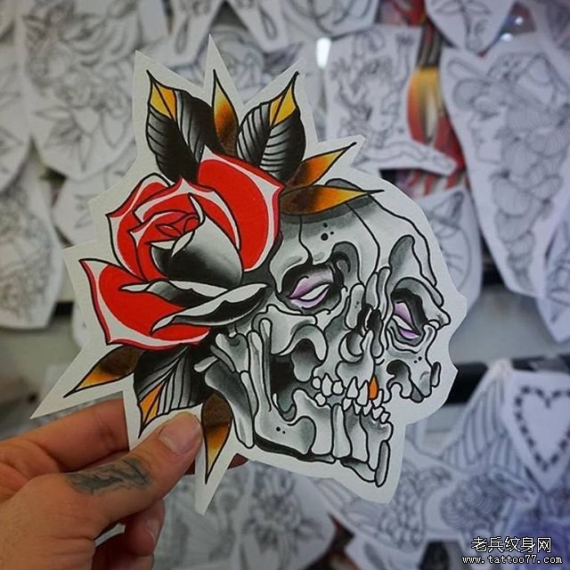 色彩骷髅玫瑰纹身