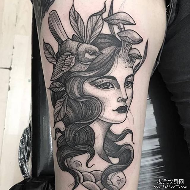 黑灰女郎小鸟纹身