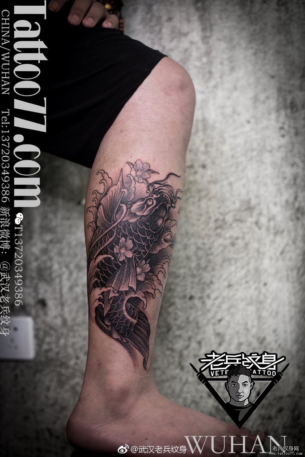 小腿黑灰传统鲤鱼纹身图案