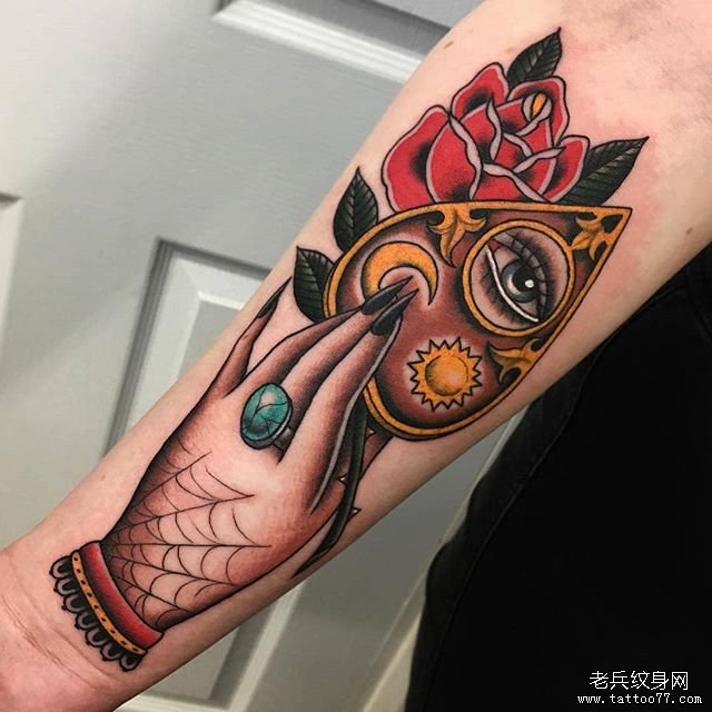 色彩手玫瑰纹身