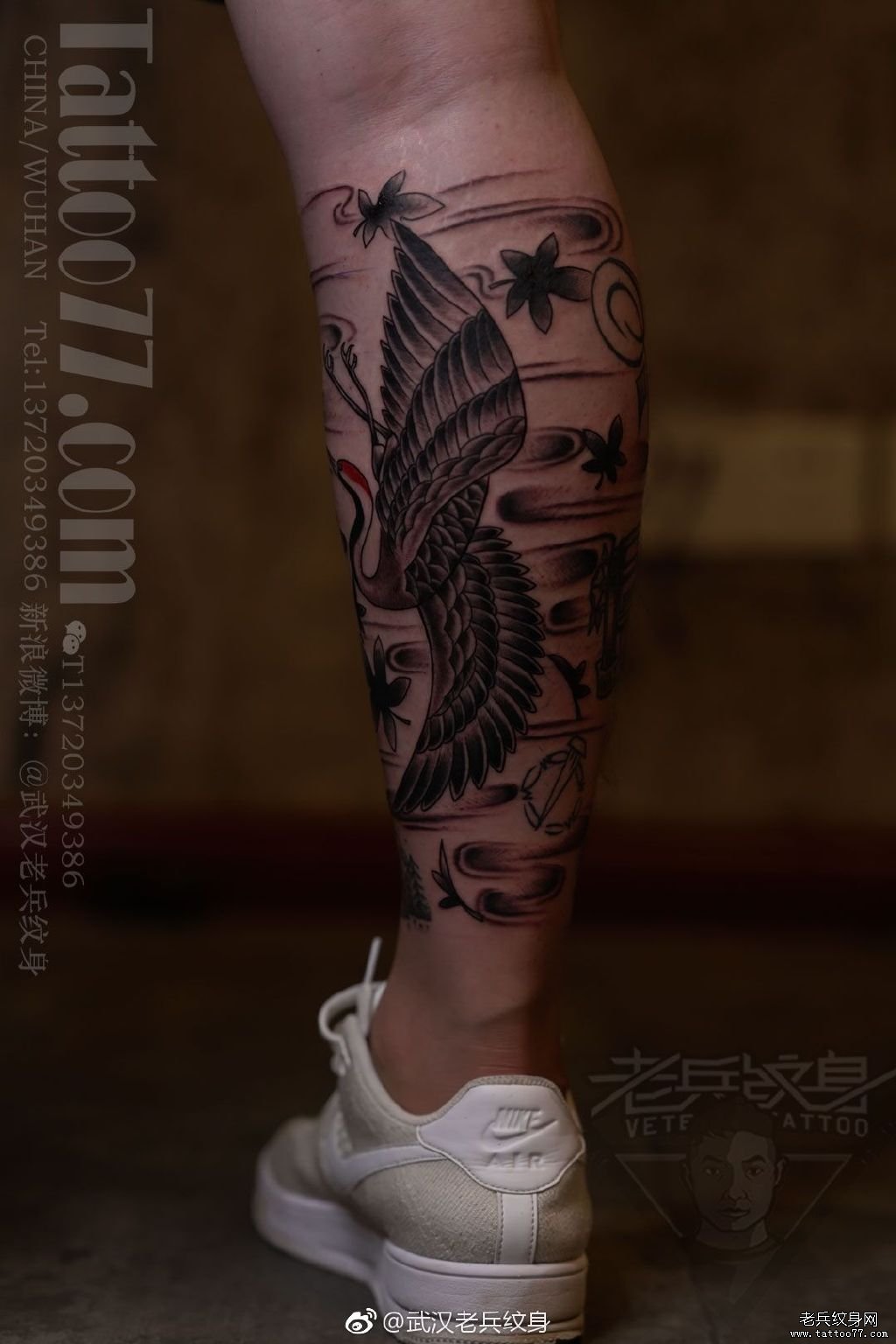 小腿黑灰鹤纹身图案