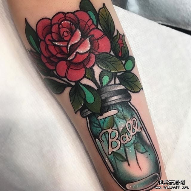 色彩花朵纹身图案