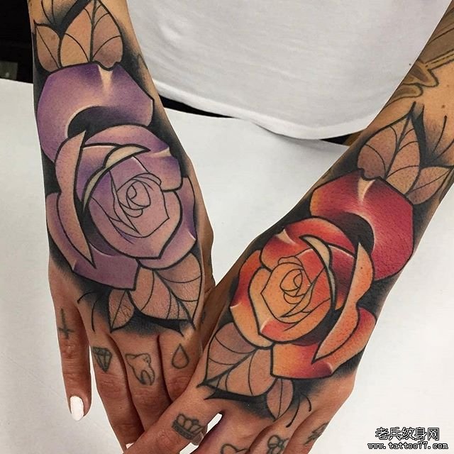 色彩玫瑰手背纹身