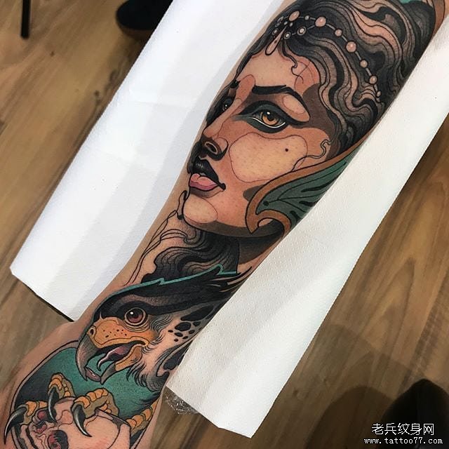 色彩女郎老鹰纹身图案