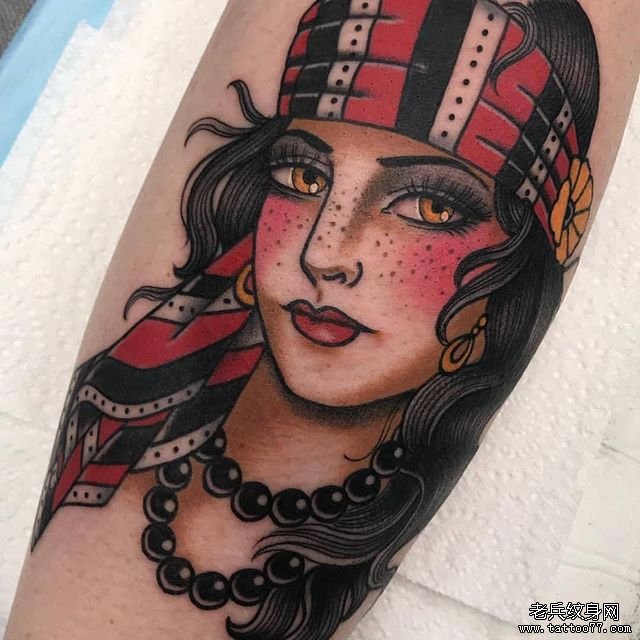 色彩女郎纹身
