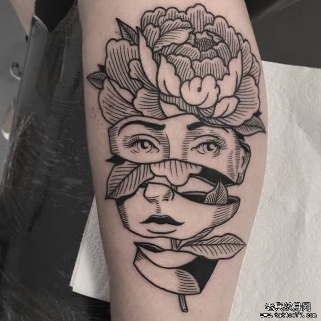 个性女郎玫瑰纹身