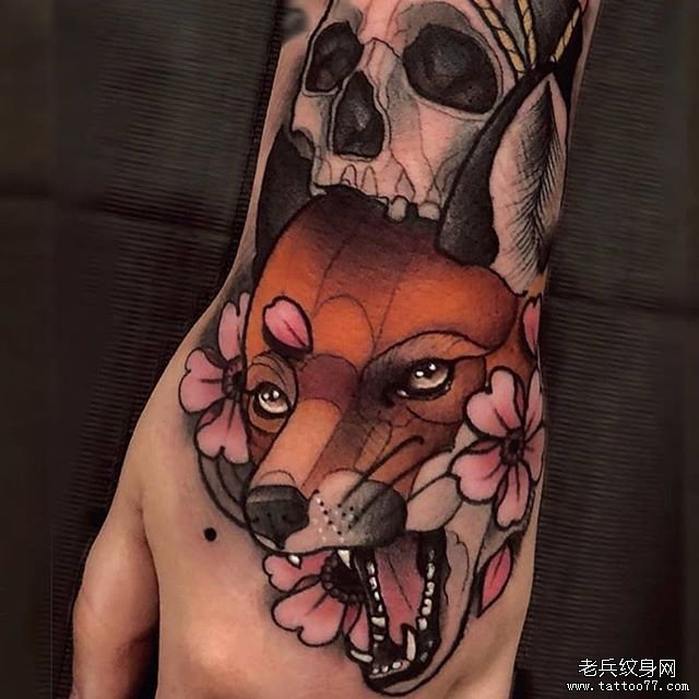 色彩狐狸樱花纹身