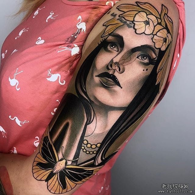 欧美女郎大臂纹身