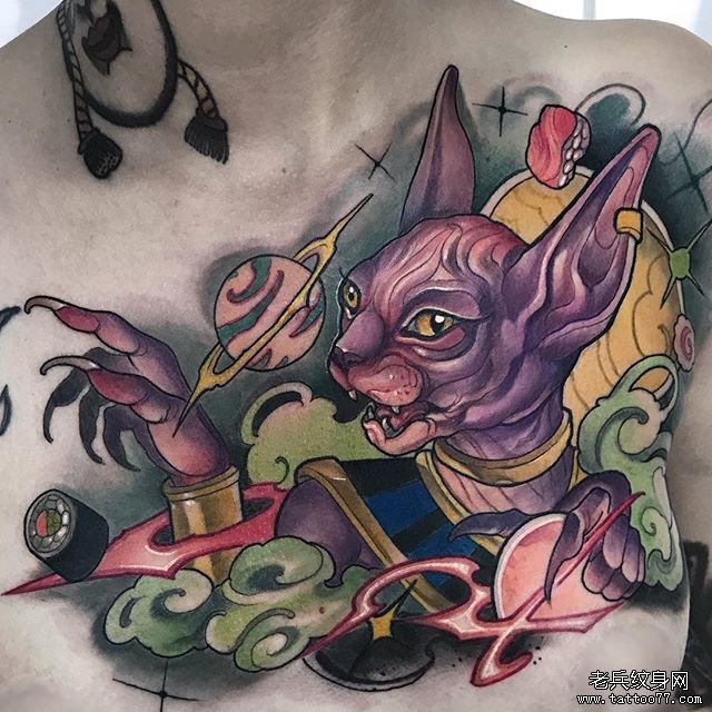 胸前暗黑彩色斯芬克斯猫纹身图案