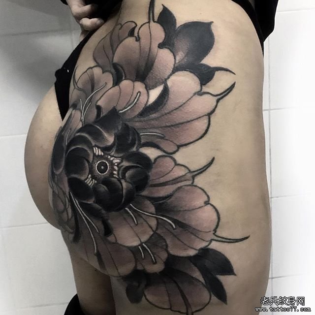 屁股个性黑灰传统花纹身图案