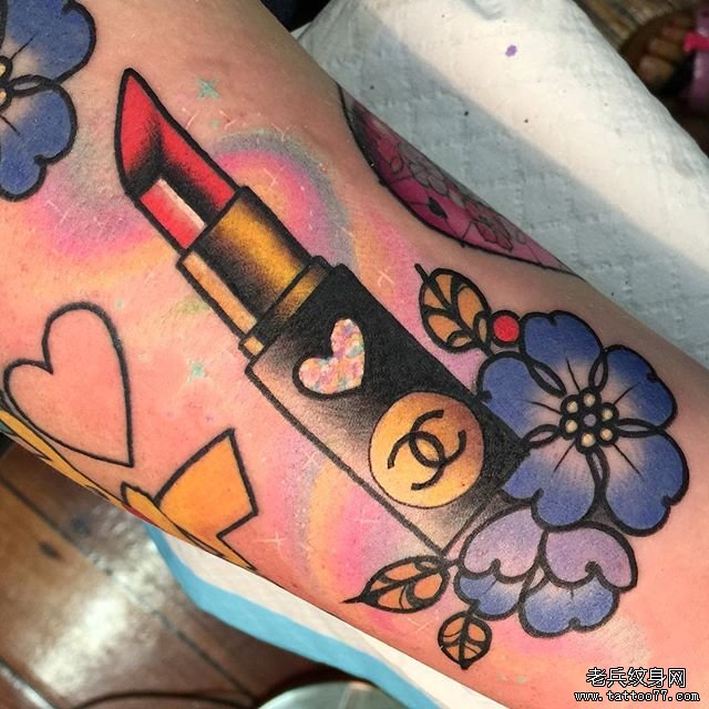 色彩口红纹身图案