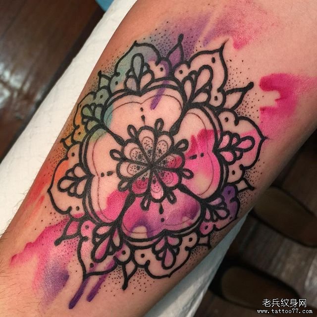 泼墨梵花手臂纹身