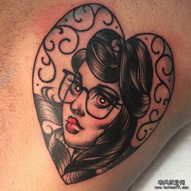 色彩爱心女郎纹身图案