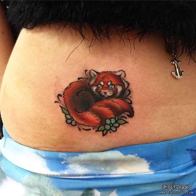 色彩狐狸纹身图案
